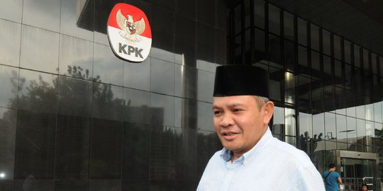 Anggota DPR Khatibul Umam Wiranu usai diperiksa KPK terkait suap