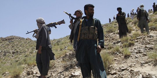 Taliban serang distrik di Afghanistan, belasan tewas termasuk gubernur