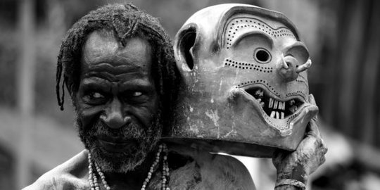 Suku kanibal di dunia, dekat Indonesia masih ada