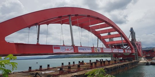 Jokowi harap jembatan Holtekamp tumbuhkan ekonomi baru di Papua