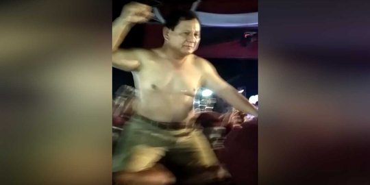 Prabowo telanjang dada dan diarak, Sandiaga berseloroh 'Jangan gagal fokus'