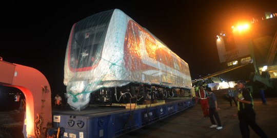 Ini tampilan LRT yang baru tiba di Jakarta