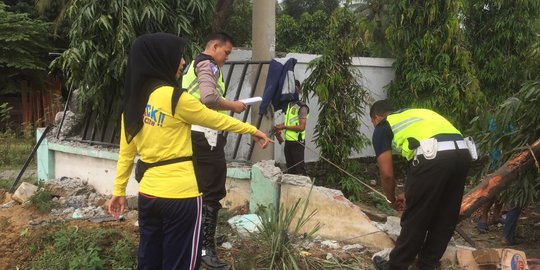 Mobil jemaah zikir tabrak pagar sekolah di Aceh, dua orang meninggal