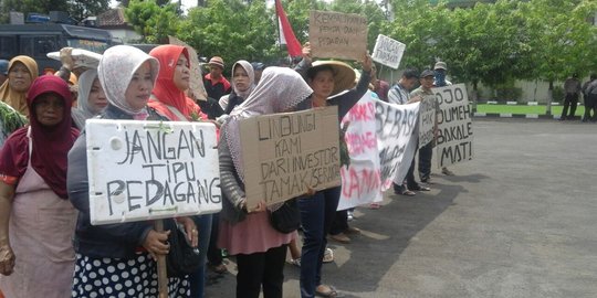Protes sewa toko mahal, 3 pedagang di Tegal malah didenda Rp 155 juta