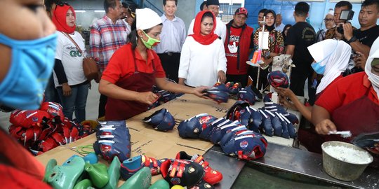 Puti bikin manajer pabrik sepatu di Pasuruan semangat kampanyekan Gus Ipul-Puti