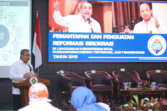 mendes pdt saat workshop pemantapan reformasi birokrasi bagi pejabat pimpinan tinggi madya dan pimpinan tinggi pratama di lingkungan kemendesa pdtt di kantor kemendes pdtt