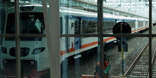 Hari ini penumpang KRL Tangerang bisa naik KA bandara seharga Rp 3.000, ini caranya