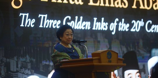 Megawati hadiri seminar 