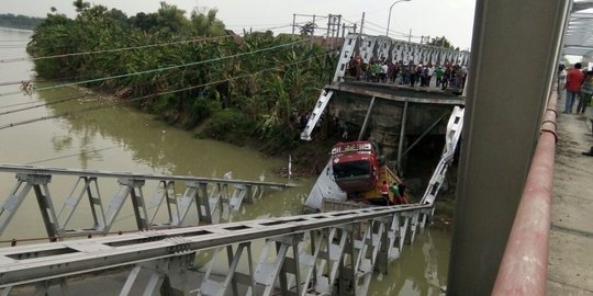 Kementerian PUPR: Jembatan Tuban roboh karena kelebihan beban