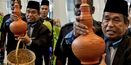 Dukun kondang di Malaysia umumkan dirinya ikut maju pemilu