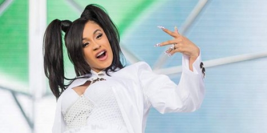 Hamil besar, cardi b guncang coachella 2018!