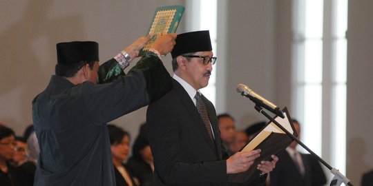 Suasana saat Dody Budi Waluyo baca sumpah jabatan di depan Ketua MA