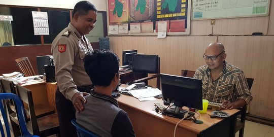 Berdalih gaji tak cukup, buruh pabrik di Mojokerto nyambi pengedar sabu