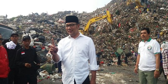 Dikunjungi Kang Emil, warga Bantargebang curhat Pemprov DKI belum bayar uang bau