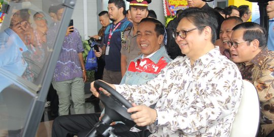 Airlangga puji Jokowi: Satu-satunya presiden yang mengendarai multimoda transportasi