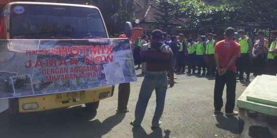 Warga Trenggalek demo salah kelola perencanaan pembangunan jalan