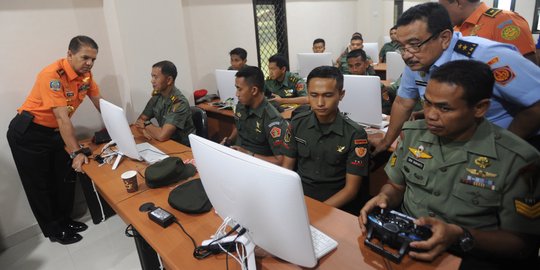 Melihat pelatihan calon pilot di pabrik drone pertama di Indonesia