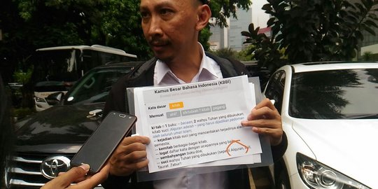 Kasus 'kitab suci fiksi', pelapor Rocky Gerung bawa bukti KBBI