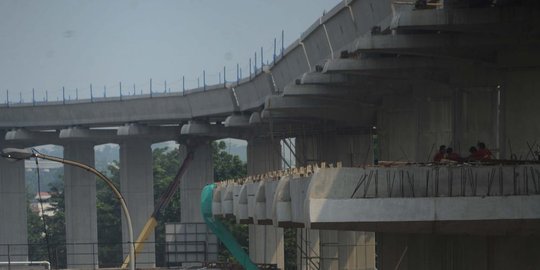 Memantau proyek LRT Cibubur-Cawang yang sudah 56 persen