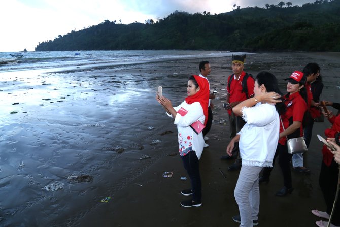 Yuk Ke Pantai Gemah Bareng Mbak Puti Merdekacom