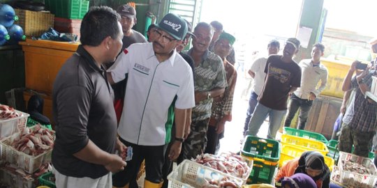 Nelayan Brondong Lamongan keluhkan ketersediaan Radio Komunikasi ke Gus Ipul