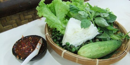 Lalapan, salad ala lokal yang menyehatkan