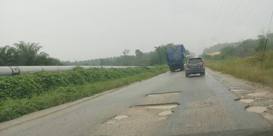 Jalan penghubung 3 kabupaten rusak parah, Pemprov Riau seolah cuek