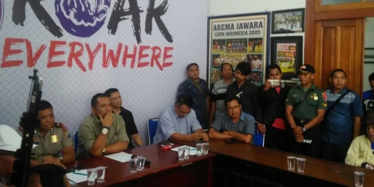 Buntut insiden kericuhan suporter, Aremania gelar aksi di kantor Arema FC