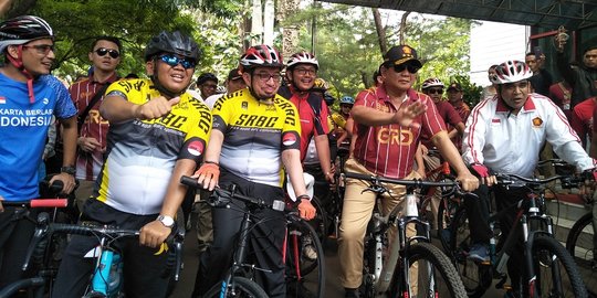 Diperintah Sohibul Iman, Prabowo pilih bersepeda di Milad PKS ketimbang cabut gigi