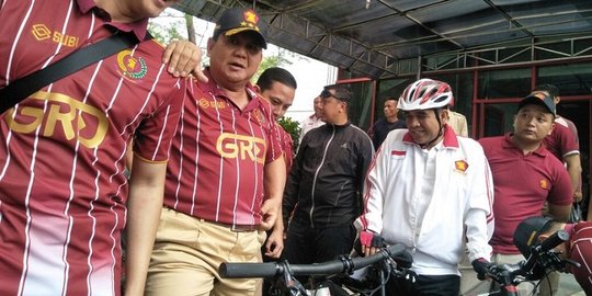 Kelakar Prabowo tahan perut di depan wartawan agar terlihat gagah