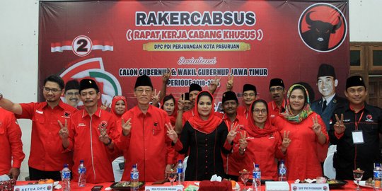 PDIP Surabaya 'door to door' kenalkan program Gus Ipul-Puti ke masyarakat