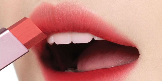 Rona bibir cantik ala Korea ini hanya dengan 1 lipstik. Mau?