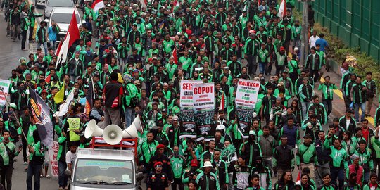 Usai bertemu Komisi V, driver ojek online mulai tinggalkan Gedung DPR