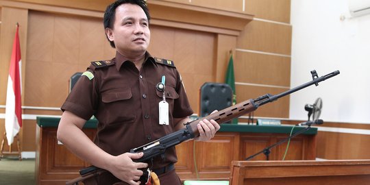 Barang-barang mewah bos First Travel dihadirkan dalam sidang lanjutan