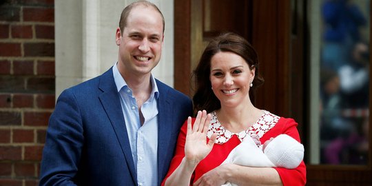 Wajah bahagia Pangeran William dan Kate Middleton kenalkan anak ketiganya
