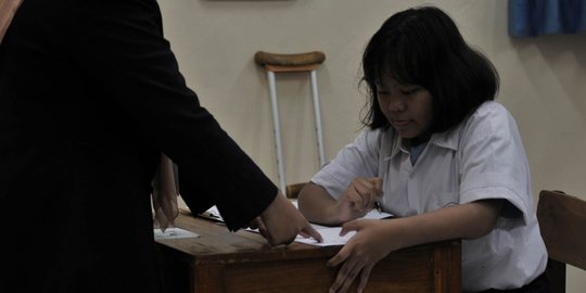 Semangat siswa SMP Luar Biasa ikuti Ujian Nasional