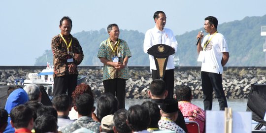 Jokowi resmikan proyek keramba jaring apung lepas pantai di Pangandaran