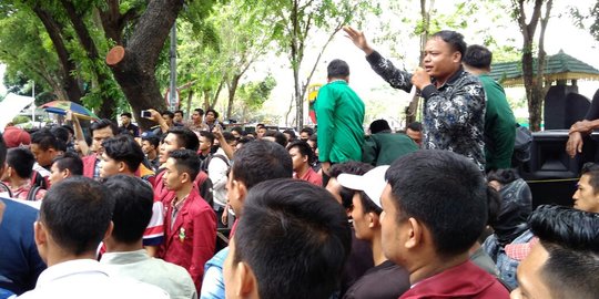 Seratusan mahasiswa di Medan desak polisi tuntaskan kasus JR Saragih