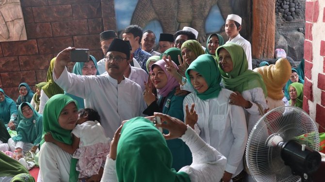 gus ipul saat menghadiri peringatan isra miraj di tanggulangin sidoarjo