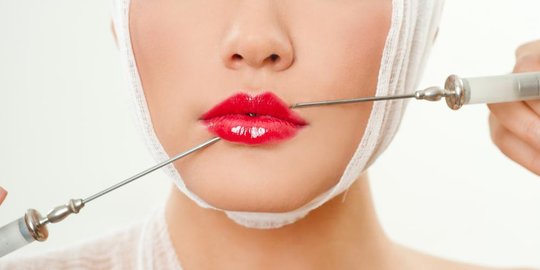 4 penyiksaan yang rela dialami wanita demi terlihat cantik
