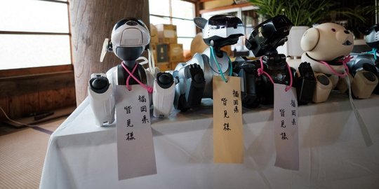 Uniknya upacara pemakaman robot anjing di Jepang