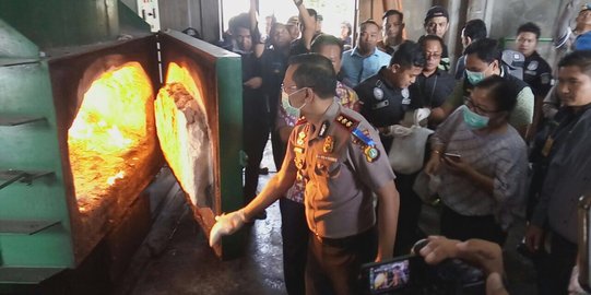 Polisi musnahkan sabu yang diselundupkan wanita dalam bra dan pembalut