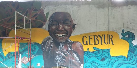 Seni mural memperindah Jembatan Bengawan Solo