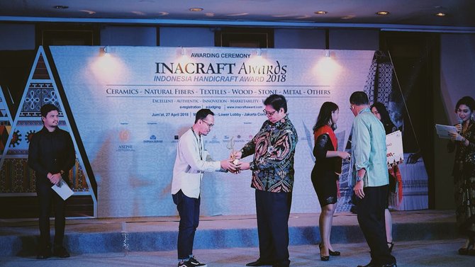 airlangga hartarto di pameran inacraft