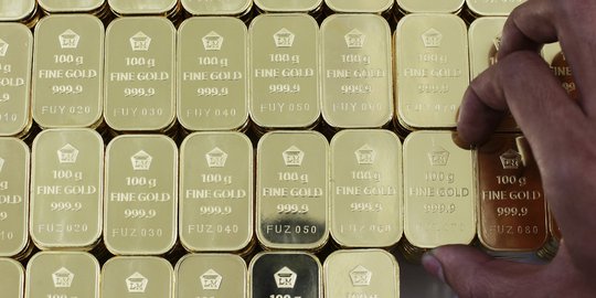 Harga emas Antam turun Rp 1.000 menjadi Rp 652.000 per gram