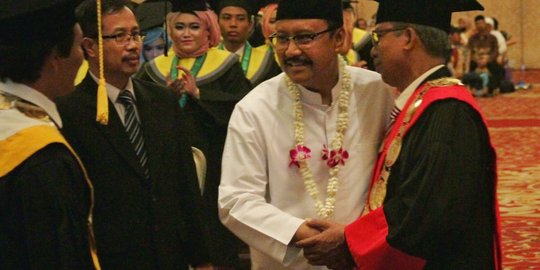 Di hadapan wisudawan, Gus Ipul sampaikan pentingnya kolaborasi di era industri 4.0