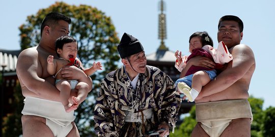 Ritual beradu tangisan ala bayi Jepang