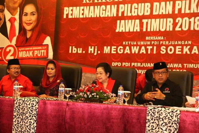 megawati pimpin rapat pemenangan di surabaya