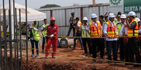 33 Pelabuhan senilai Rp 2,8 triliun ini tak terpakai dan mangkrak sejak 2009