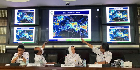 Tepis hoaks, BMKG tegaskan isu kembalinya siklon tropis Cempaka tidak benar